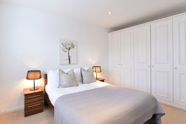 Flat 25, 39 Hill Street, London photo 5