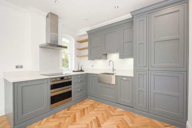 Flat 2, Station Avenue, Walton-on-Thames photo 4