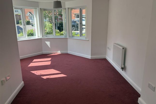 8, Legion Close, Dursley photo 2