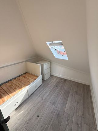 Flat D 13, Sheldon Road, London photo 5