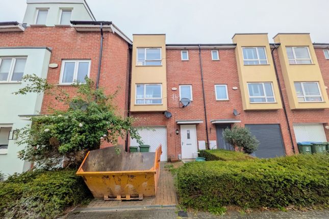 4-bed house on Aylesbury, £1,700/mo