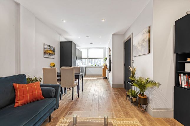 Flat 2, 583, Fulham Road, London photo 2