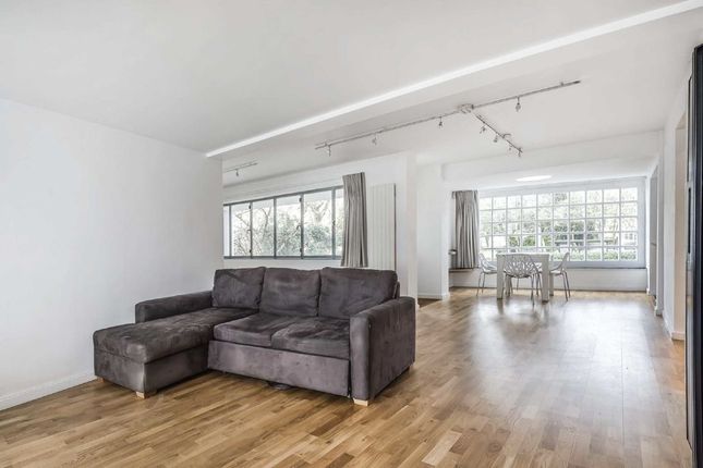 Flat for sale in North Hill, London