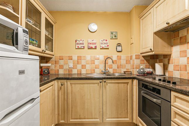 18, Regency Lodge, Buckhurst Hill photo 4