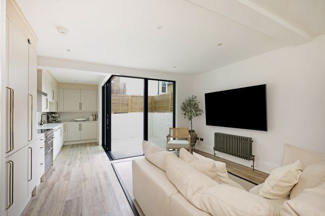 Thumbnail Terraced house for sale in Orbain Road, Fulham