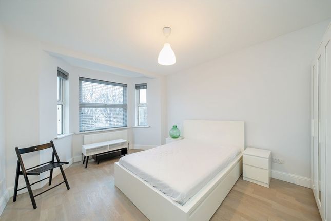 Flat 4, Waverley Court, Brondesbury Park, London photo 2