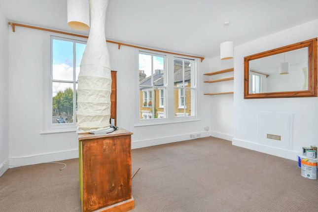 Flat to rent in Tradescant Road, Vauxhall, London