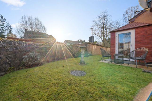 1 Holmehill Court, Dunblane photo 4