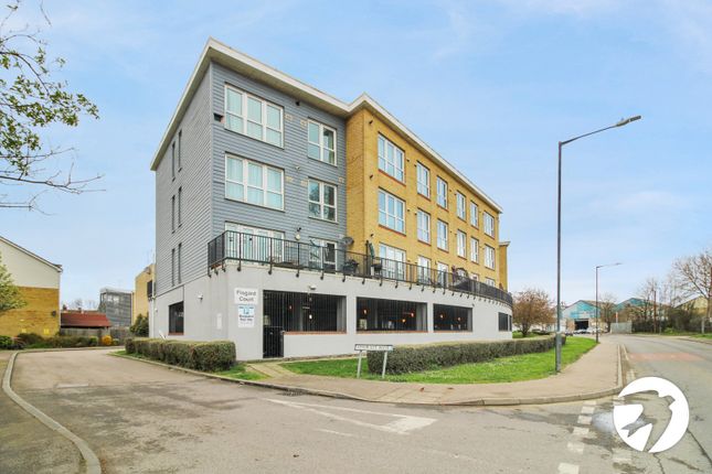 Thumbnail Flat to rent in Admirals Way, Gravesend