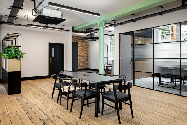 Office to let in Ironmonger Row, London