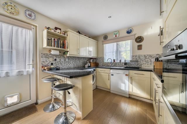 20, Butler Road, Surrey photo 4