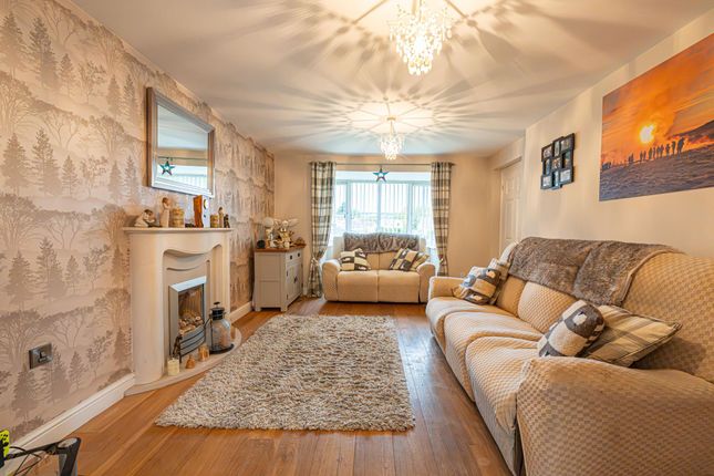 24 Buzzard Close, Caldicot photo 3