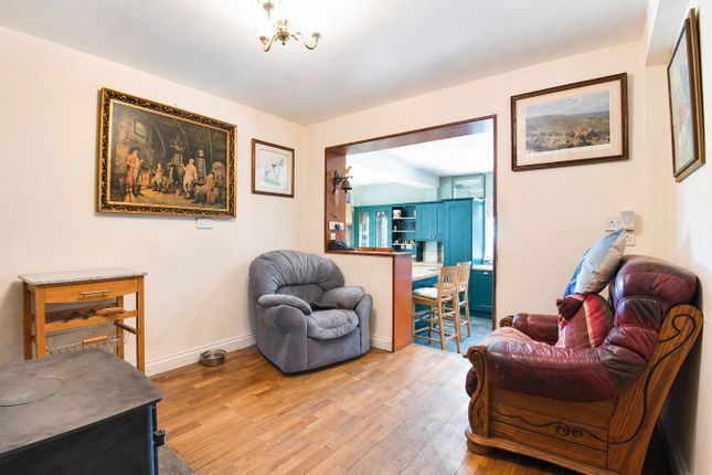 2 Chestnut Cottages, Petworth photo 2