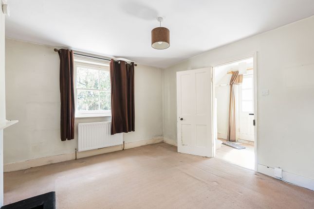 2, West Lodge, Hatfield photo 2