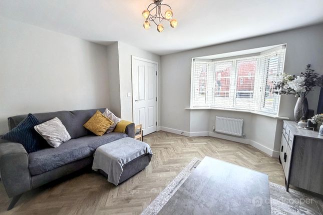 93, Sunburst Drive, Nuneaton photo 4