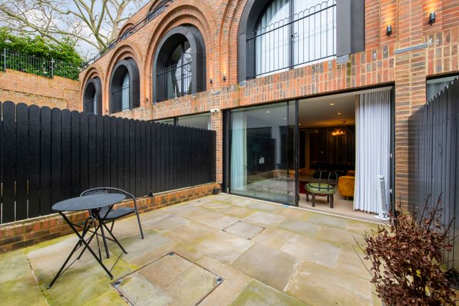 Mews house to rent in Arco Walk, Highgate Road