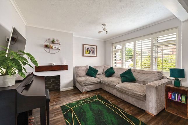 22, Tanglyn Avenue, Surrey photo 4
