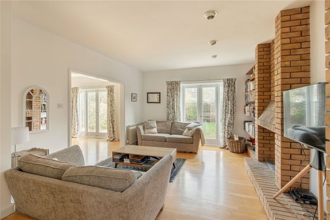 30, Courtland Avenue, Cambridgeshire photo 2