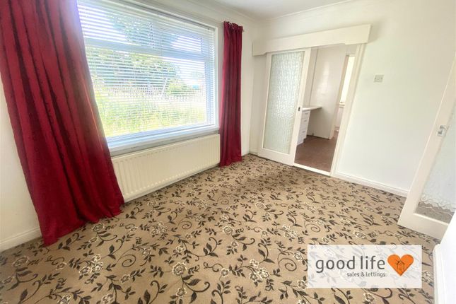 2, Larch Avenue, Whitburn photo 2
