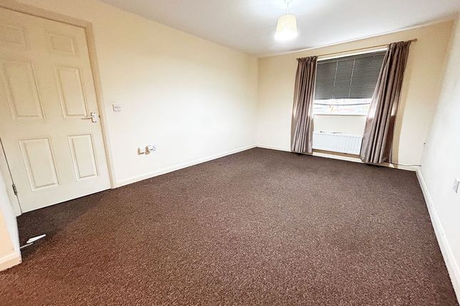 Flat to rent in George Street, Ashton-In-Makerfield, Wigan