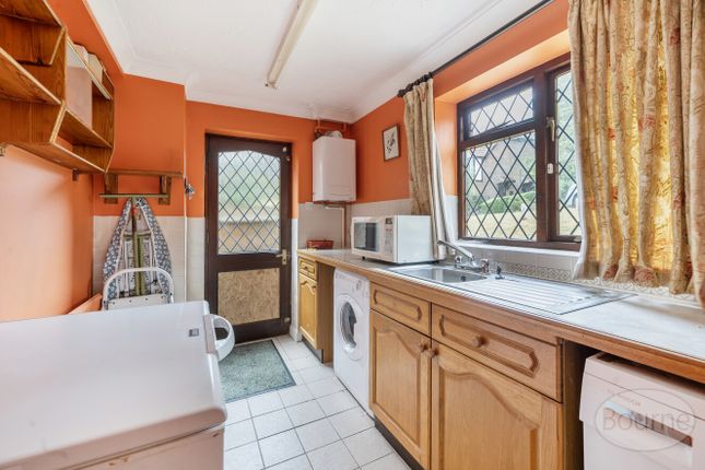 38, Broad Ha'penny, Farnham photo 3