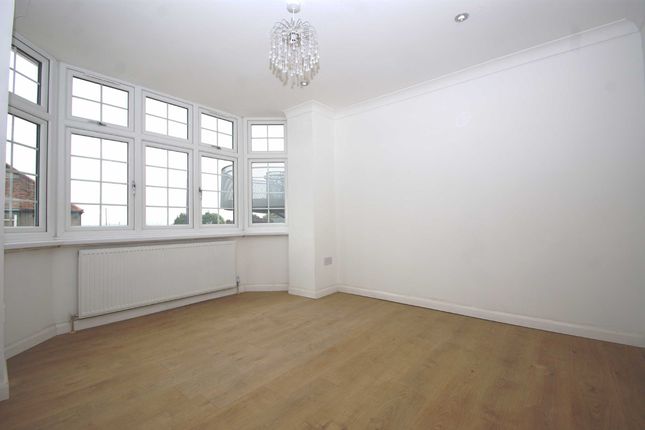 Thumbnail Flat to rent in The Approach, London