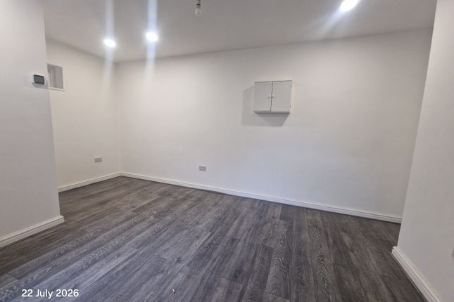 Flat 2, 134 Stanningley Road, Leeds photo 2