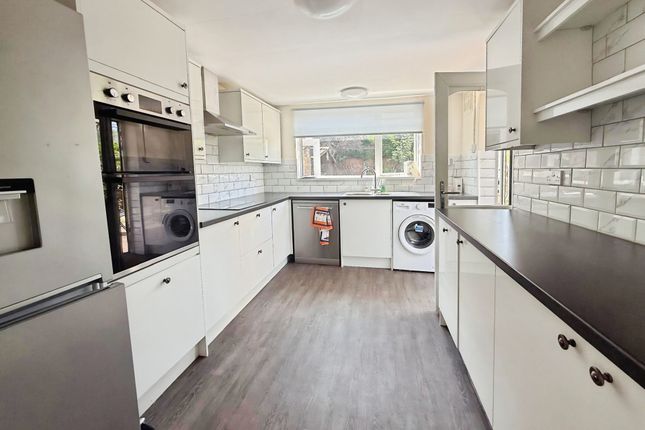 8, Mill Close, Stourport on Severn photo 3