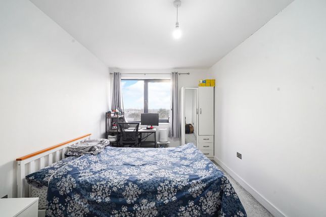 Flat for sale in Cranbrook Road, Ilford