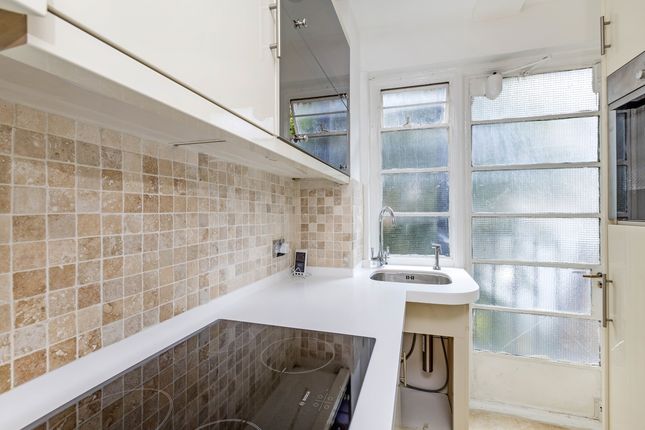 Flat to rent in St. Petersburgh Place, London