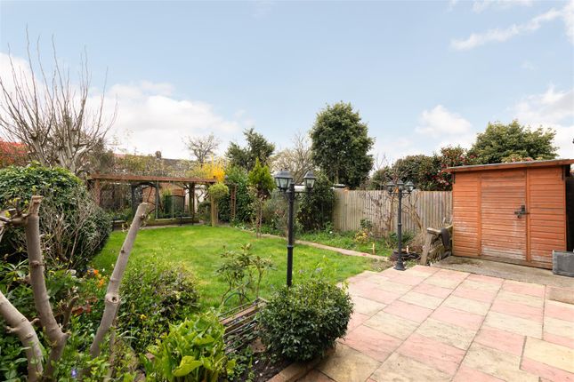 23, Chase Way, London photo 2