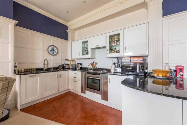 Flat 4, 14, Brunswick Terrace, Hove photo 3