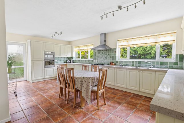 7 Old Horsham Road, Crawley photo 2