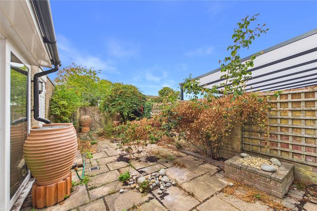 4, Ascension Close, Hampshire photo 4