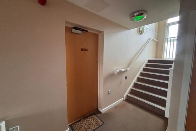 Flat 1, Cwrt Mary Welch, Pentre Doc Y Gogledd, Llanelli photo 3