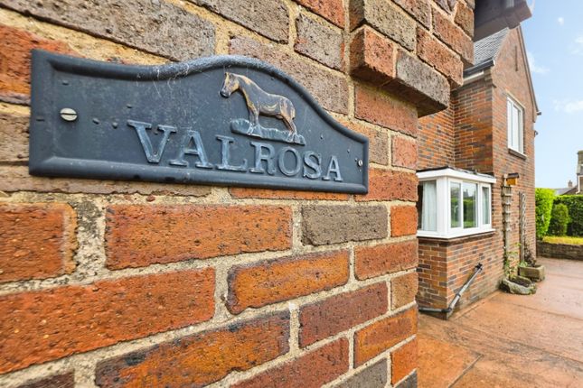 Valrosa, Wraggs Lane, Biddulph Moor photo 4