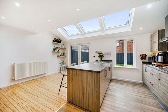 12, Mallow Drive, Salford photo 4