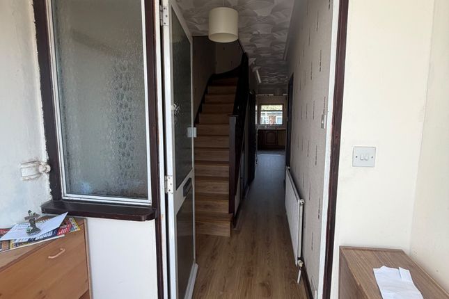 368 Bedfont Lane, Feltham photo 3