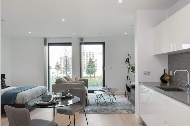 2 Waypoint Way, London photo 2