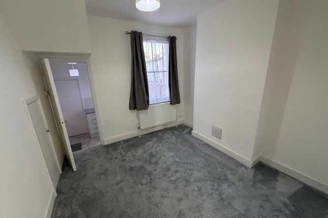 57, Gloucester Road, Edmonton photo 4