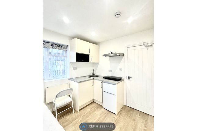 Beaulieu Drive, Pinner photo 3
