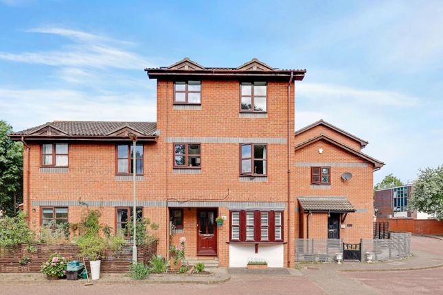 22, Tarragon Grove, London photo 2