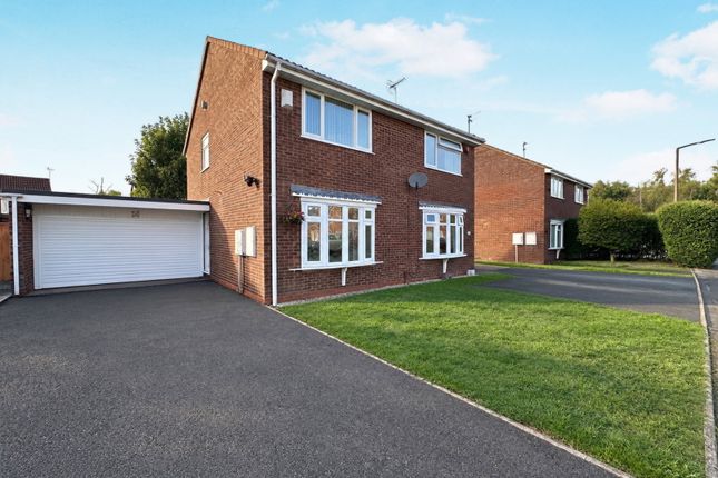 2-bed semi-detached on 11, Leybourne Crescent, Pendeford, Wolverhampton, £215,000