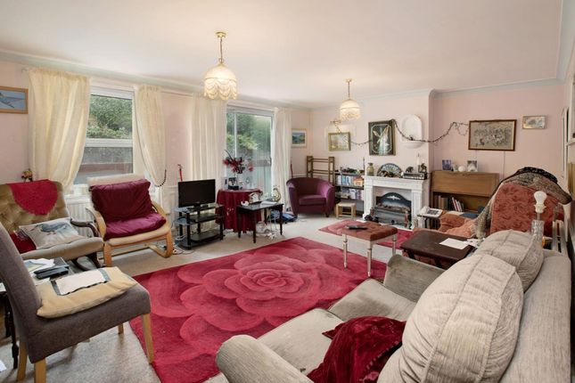 5 St. Marks Brunswick Place, Dawlish photo 3