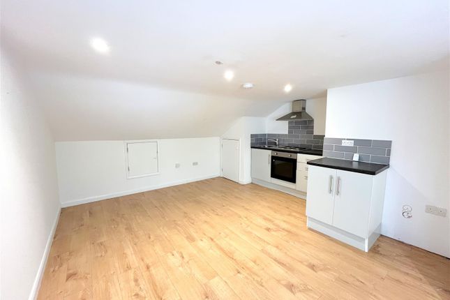 Flat to rent in Caves Road, St. Leonards-On-Sea