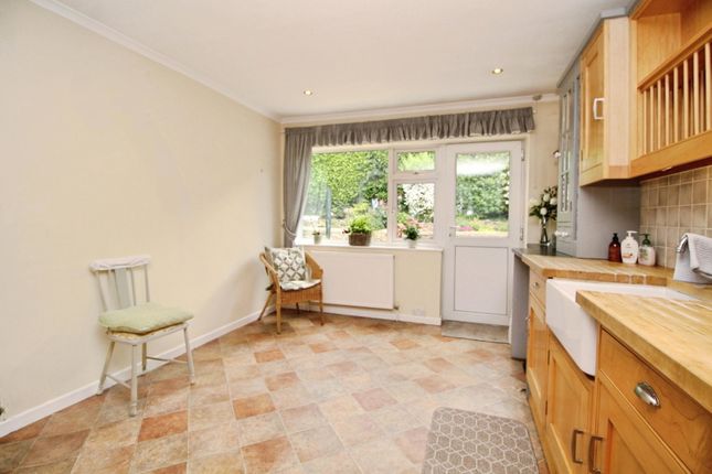 107, Meadow Hill Close, Kidderminster photo 4