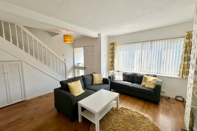 23, Bennet Court, LEEDS photo 2