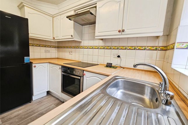 11, Windsor Court, Fleet photo 5