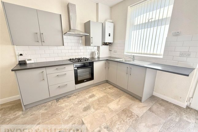 544, Oldham Road, Manchester photo 3