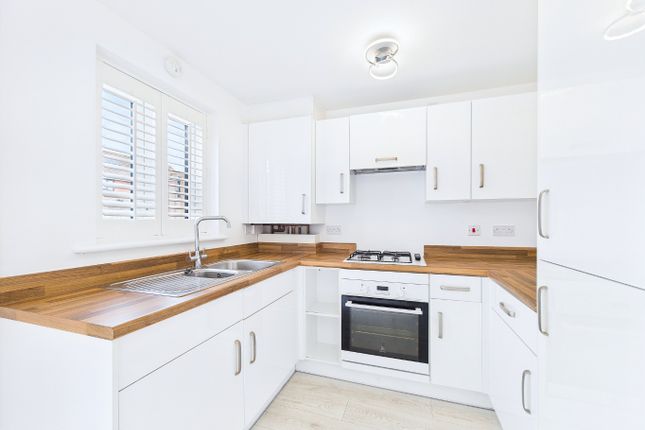 22 Sanderling Close, East Tilbury, Essex photo 2